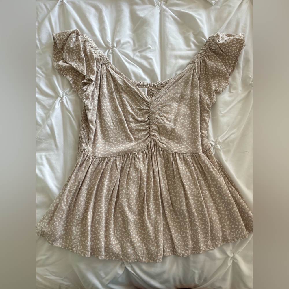 Women’s blouse tan NWOT size xs